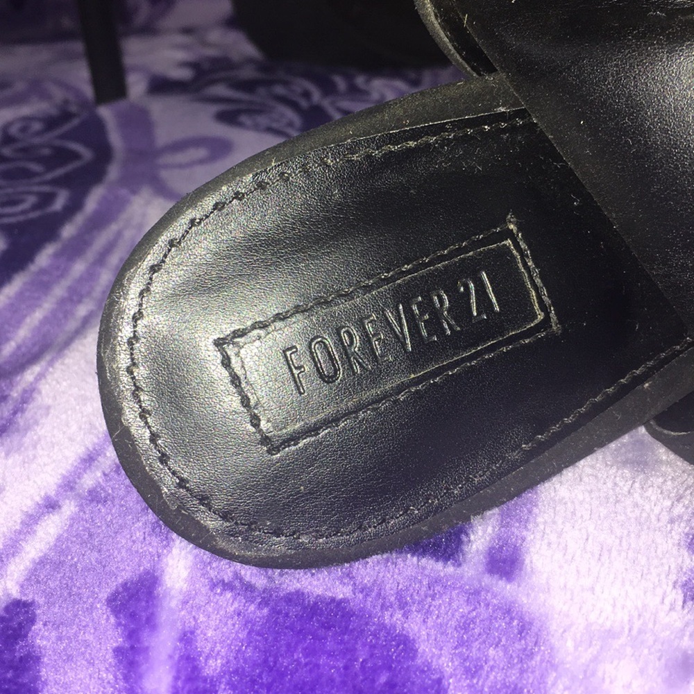 Heels - Picture 3 of 3